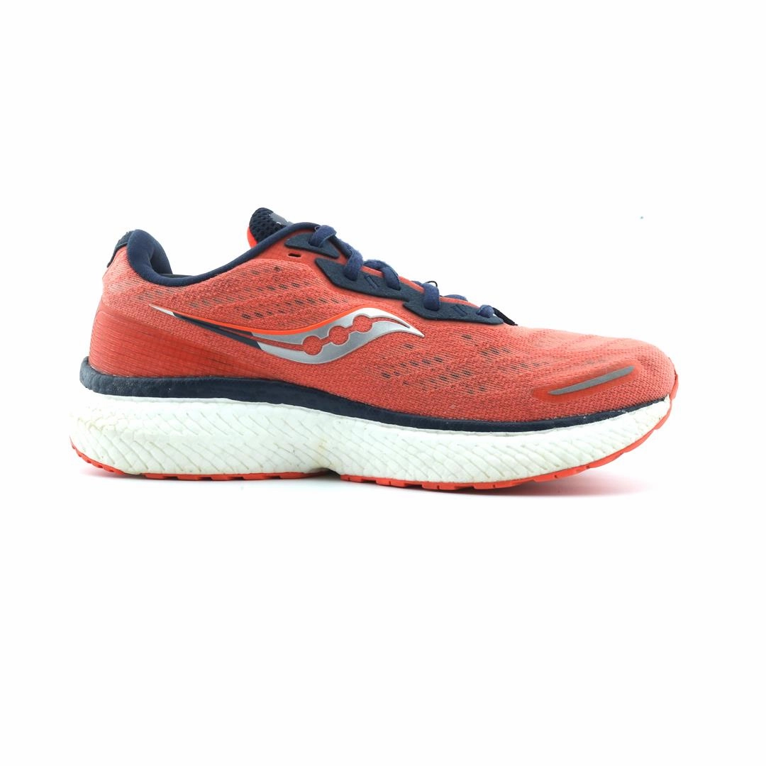 SAUCONY TRIUMPH 19 Saucony running shoe close-ups