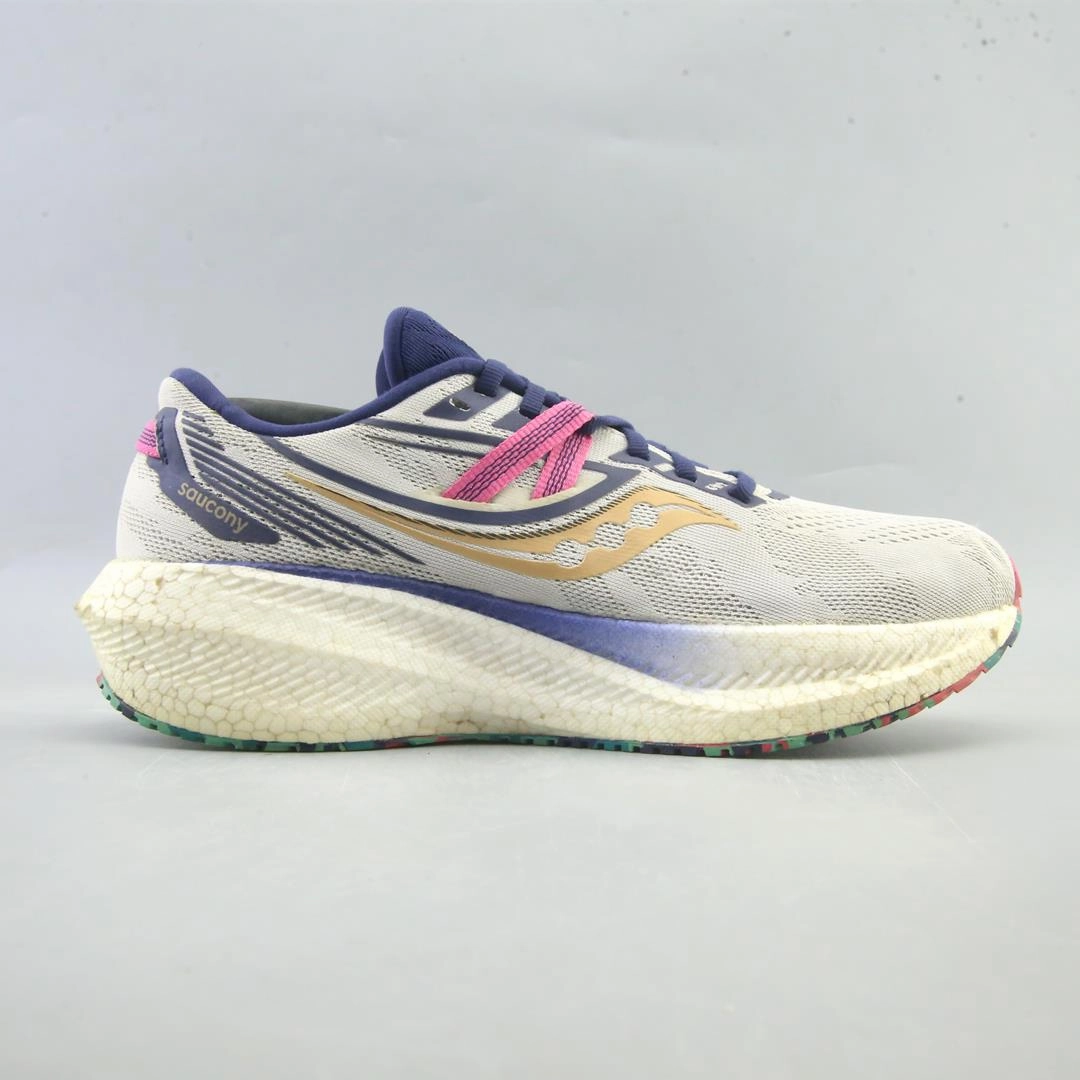 SAUCONY TRIUMPH 20 Saucony running shoe close-ups