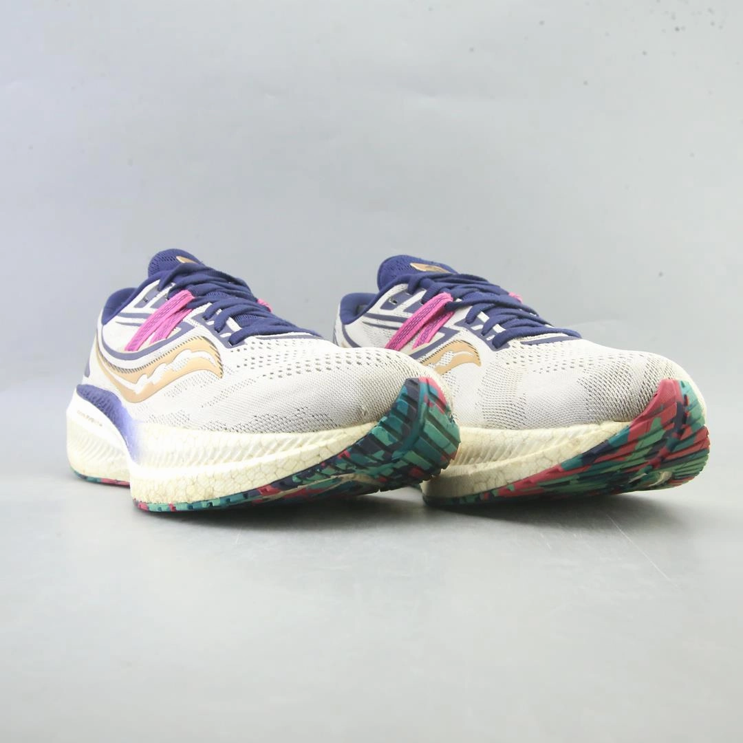 SAUCONY TRIUMPH 20 Saucony running shoe close-ups
