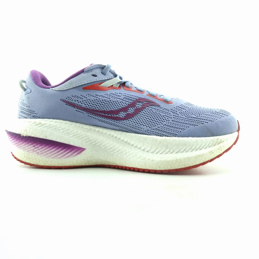 SAUCONY TRIUMPH 21 Saucony running shoe close-ups