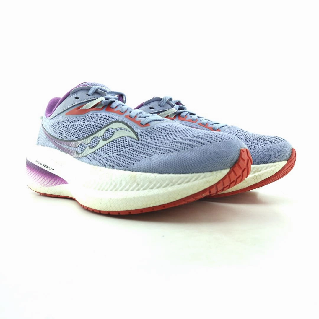 SAUCONY TRIUMPH 21 Saucony running shoe close-ups