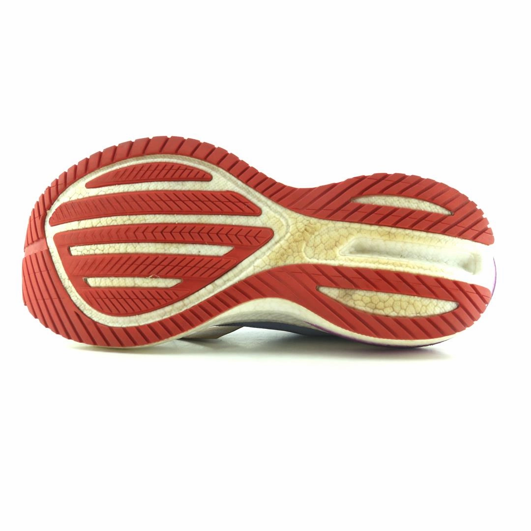 SAUCONY TRIUMPH 21 Saucony running shoe close-ups