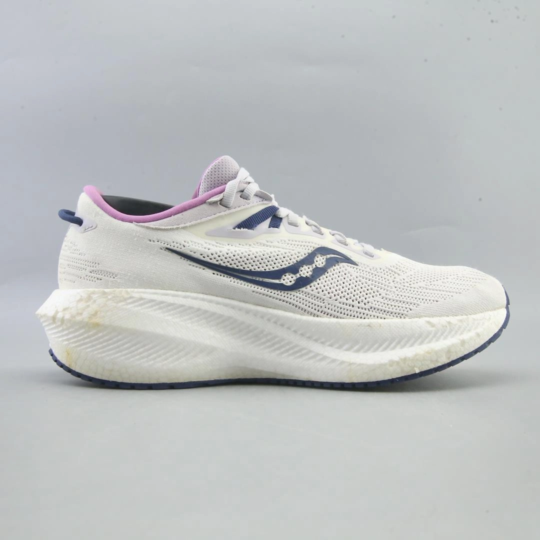 SAUCONY TRIUMPH 21 Saucony running shoe close-ups