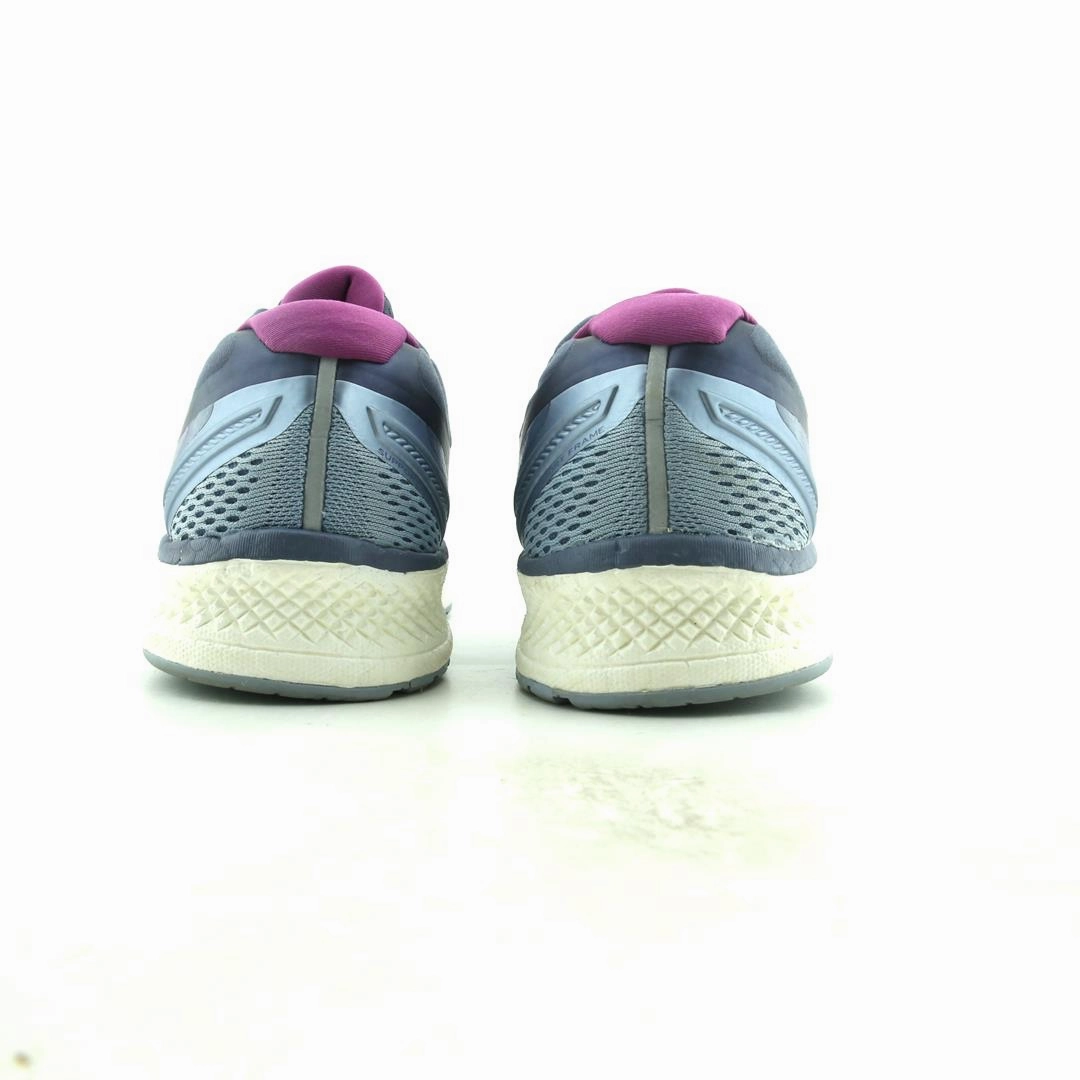 SAUCONY TRIUMPH ISO 4 Saucony casual footwear looks