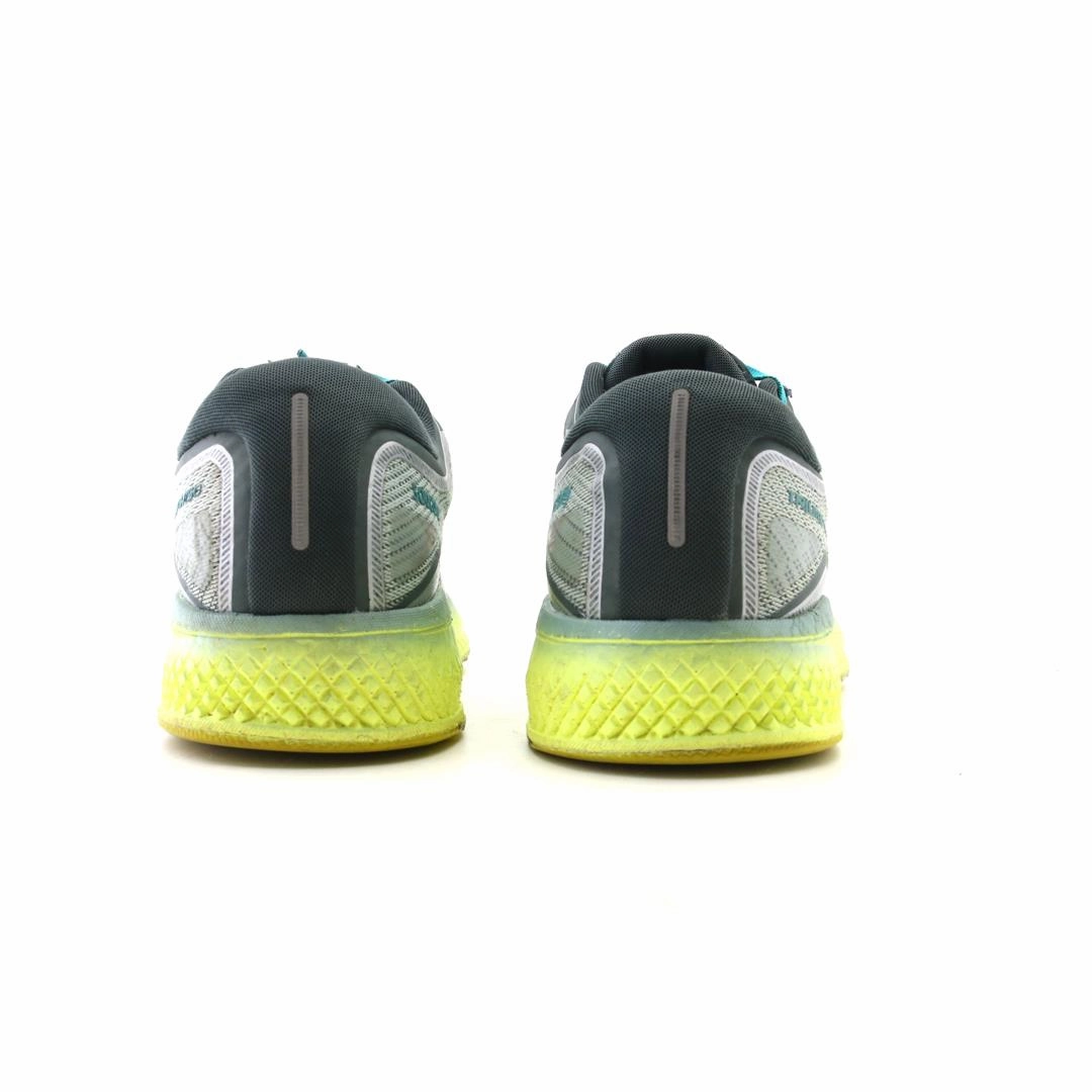 SAUCONY TRIUMPH ISO Saucony casual footwear looks