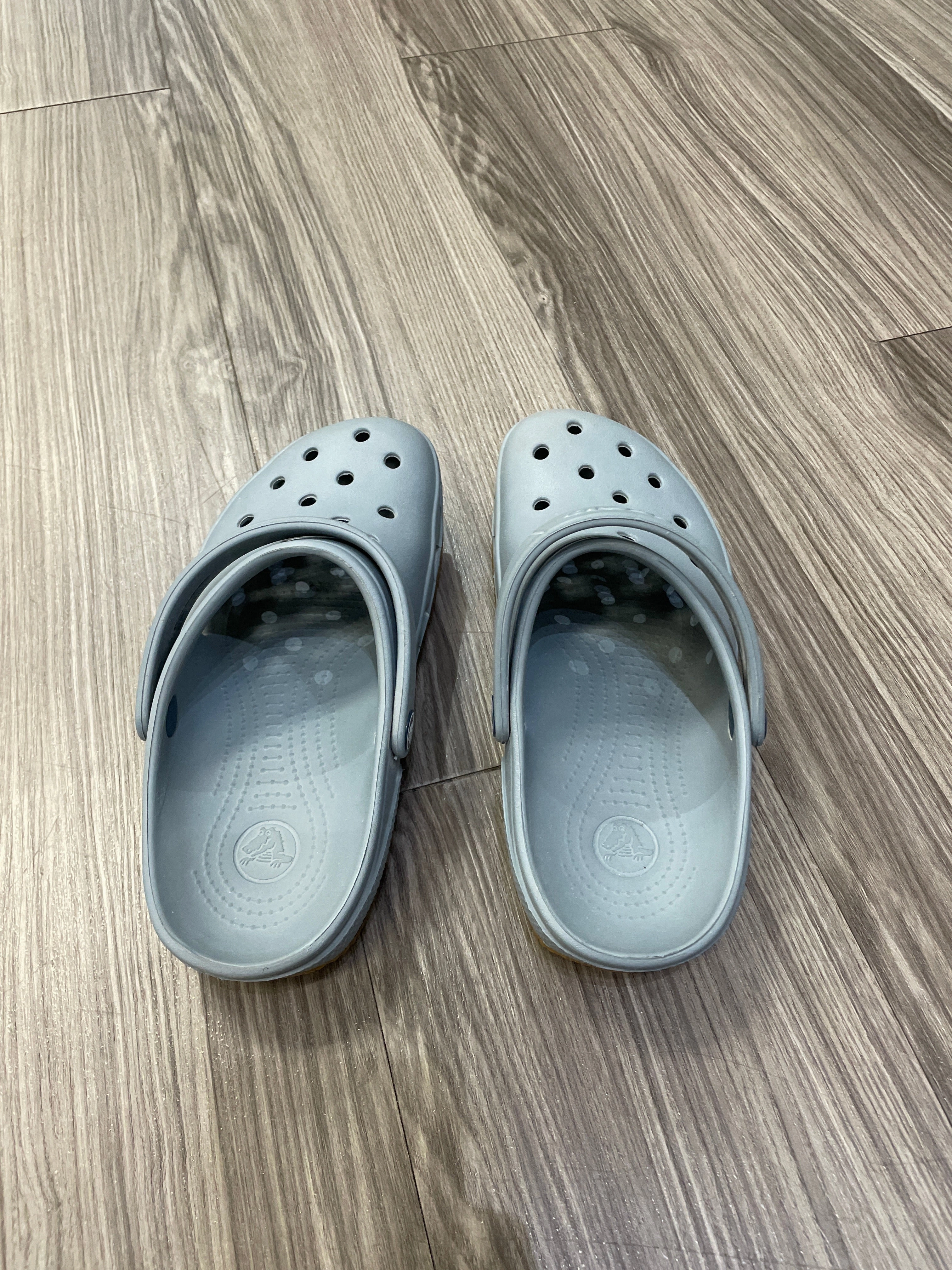 Shoes Athletic By Crocs In Blue, Size: 5 Lightweight Clogs