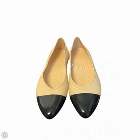 Shoes Flats By Crocs In Black & Cream, Size: 8 Crocs clogs with lightweight comfort