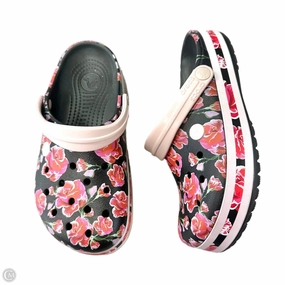 Shoes Flats By Crocs In Black & Pink, Size: 7 Crocs clogs with lightweight comfort
