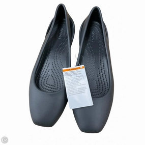 Shoes Flats By Crocs In Black, Size: 10 Crocs clogs with lightweight comfort