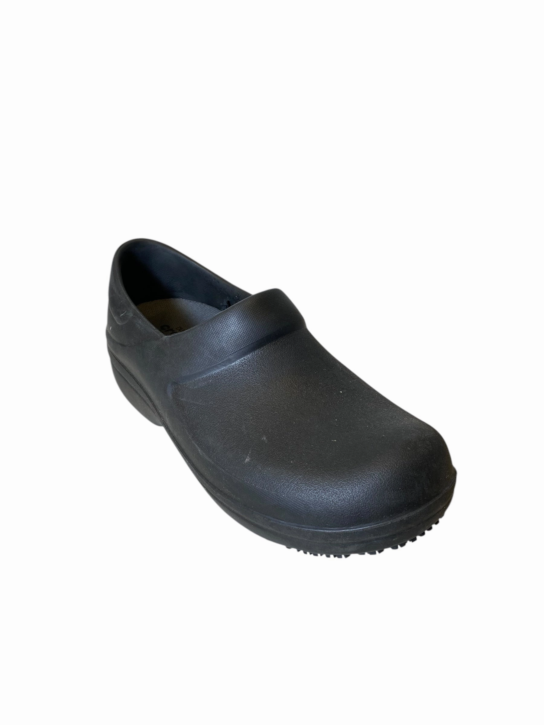 Shoes Flats By Crocs In Black, Size: 6 Lightweight Clogs