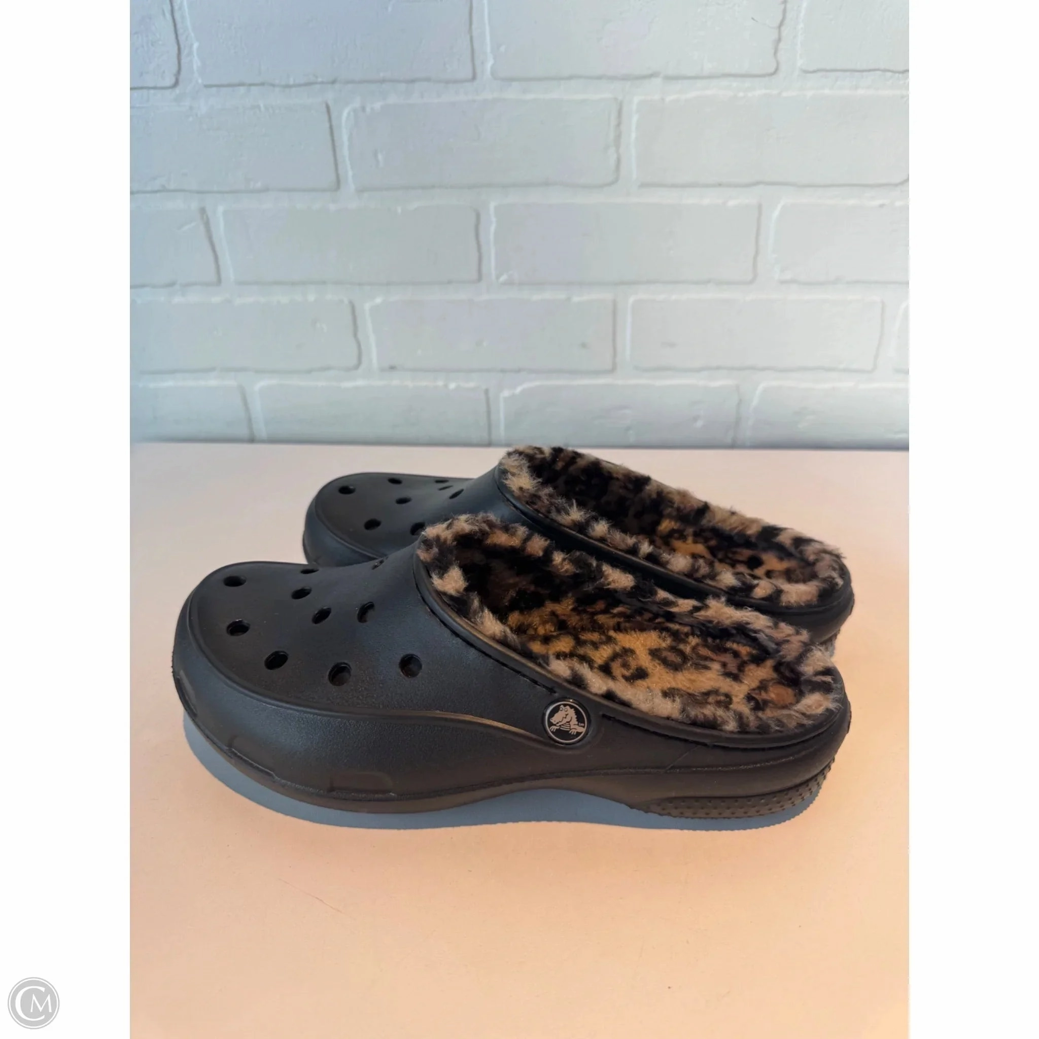 Shoes Flats By Crocs In Black, Size: 8 Lightweight Clogs