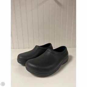 Shoes Flats By Crocs In Black, Size: 8 Crocs clogs with lightweight comfort
