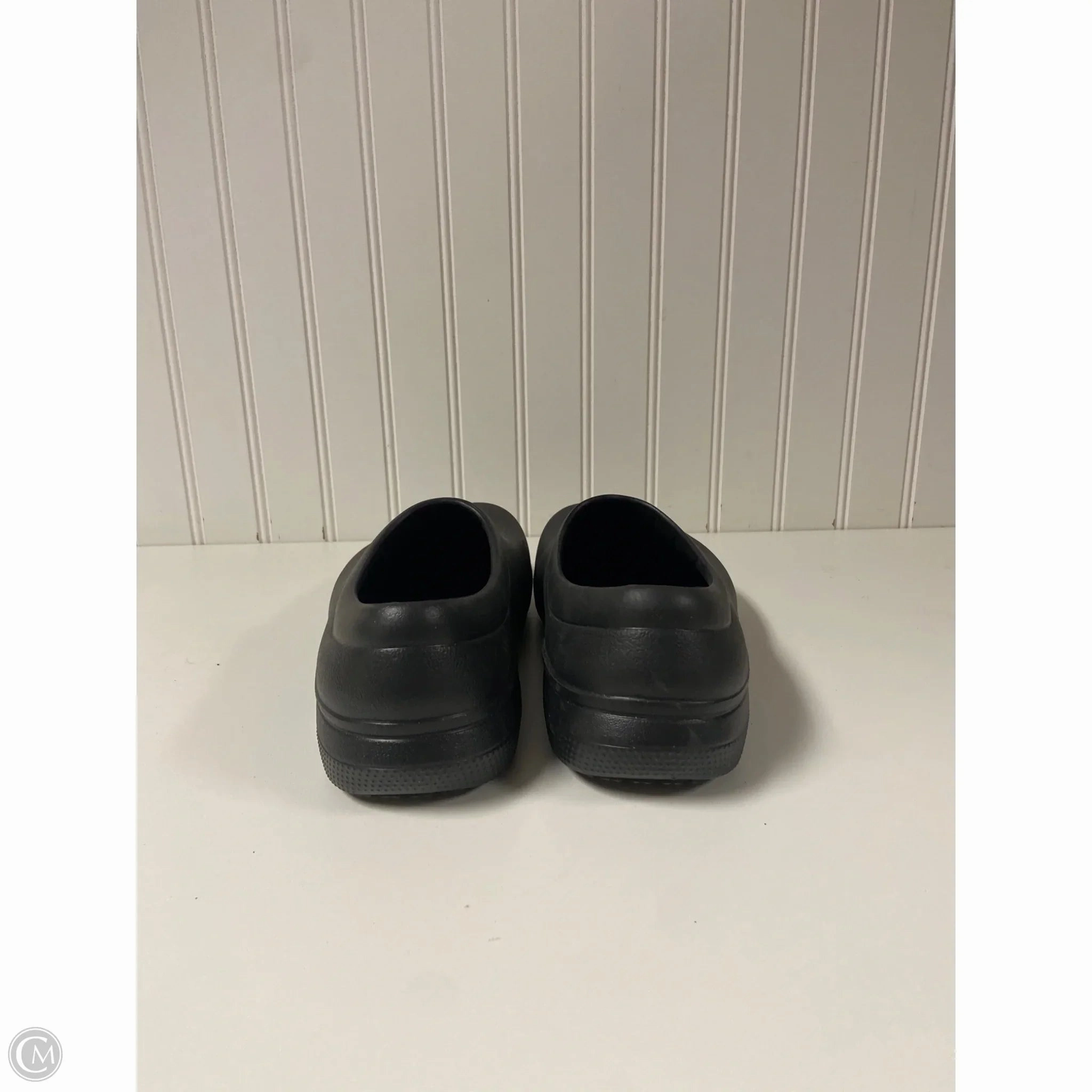 Shoes Flats By Crocs In Black, Size: 8 Lightweight Clogs