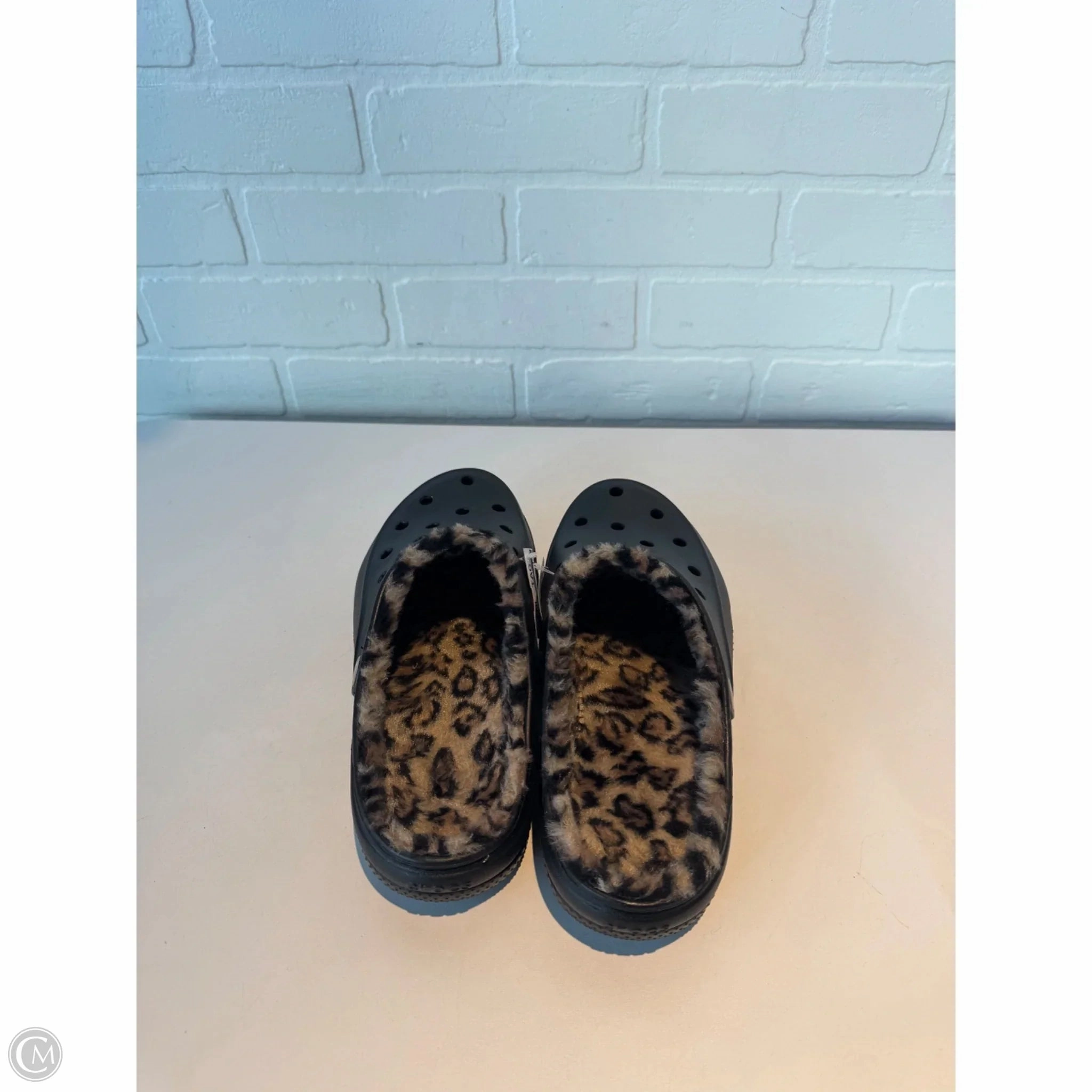Shoes Flats By Crocs In Black, Size: 8 Lightweight Clogs