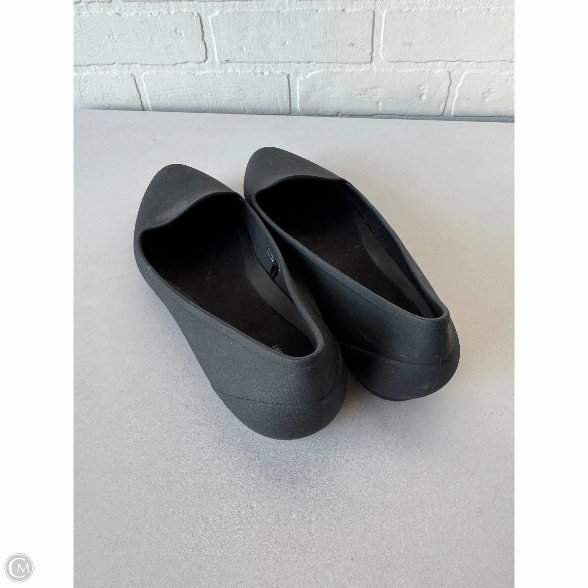 Shoes Flats By Crocs In Black, Size: 9 Lightweight Clogs