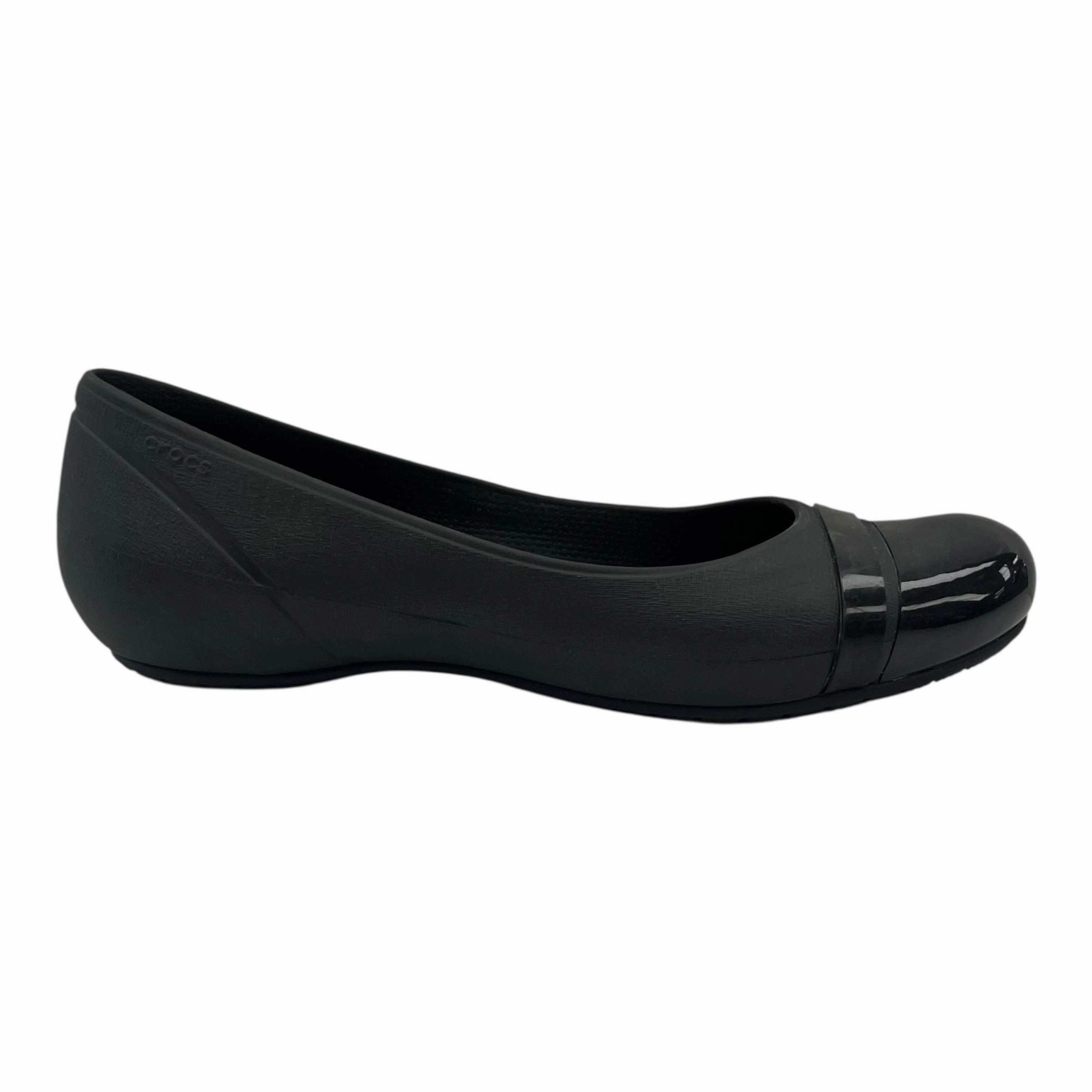 Shoes Flats By Crocs In Black, Size:9 Crocs clogs with lightweight comfort
