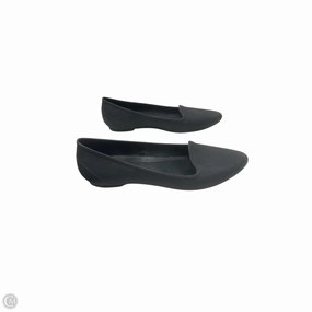 Shoes Flats By Crocs In Black, Size: 9 Crocs clogs with lightweight comfort