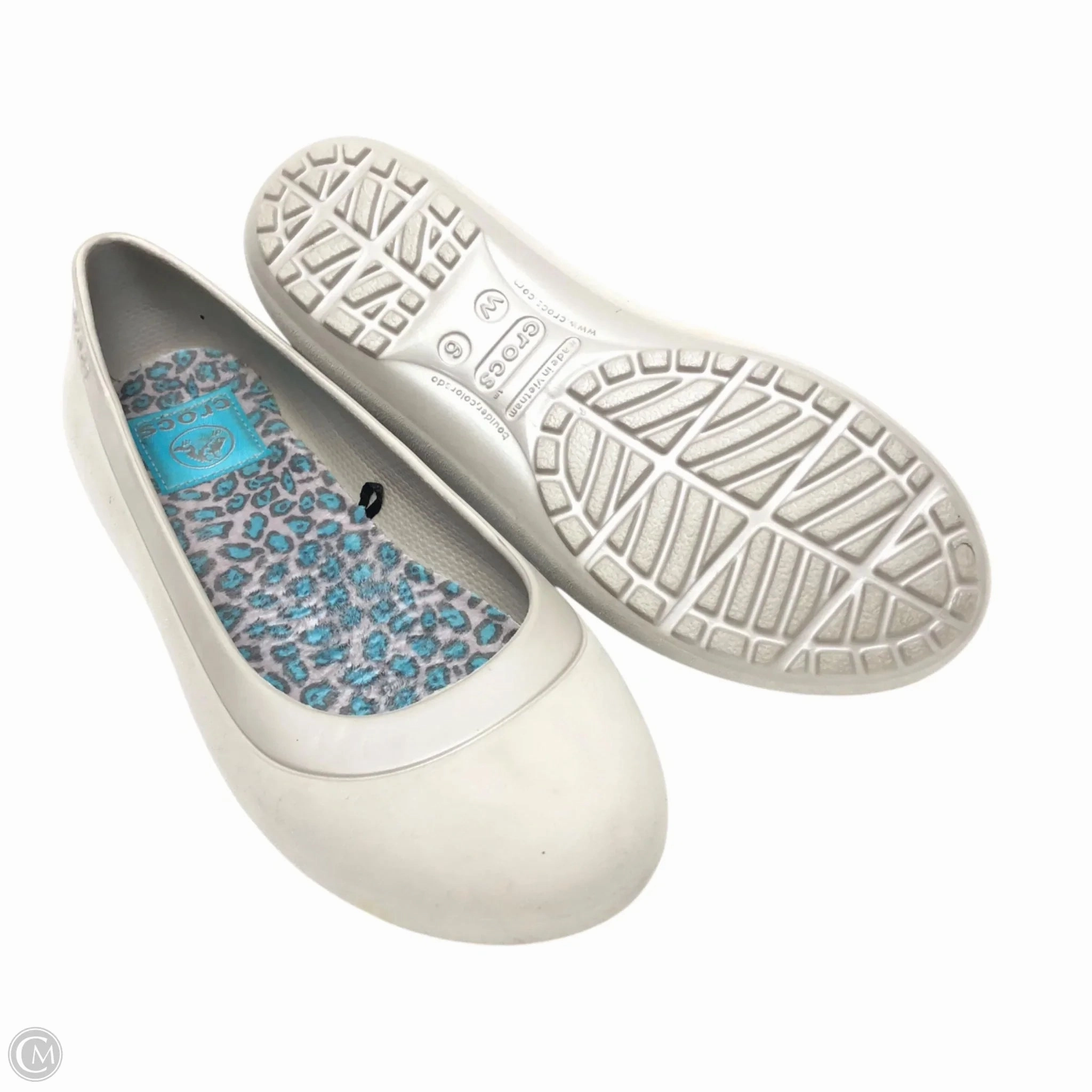 Shoes Flats By Crocs In Grey, Size: 6 Lightweight Clogs