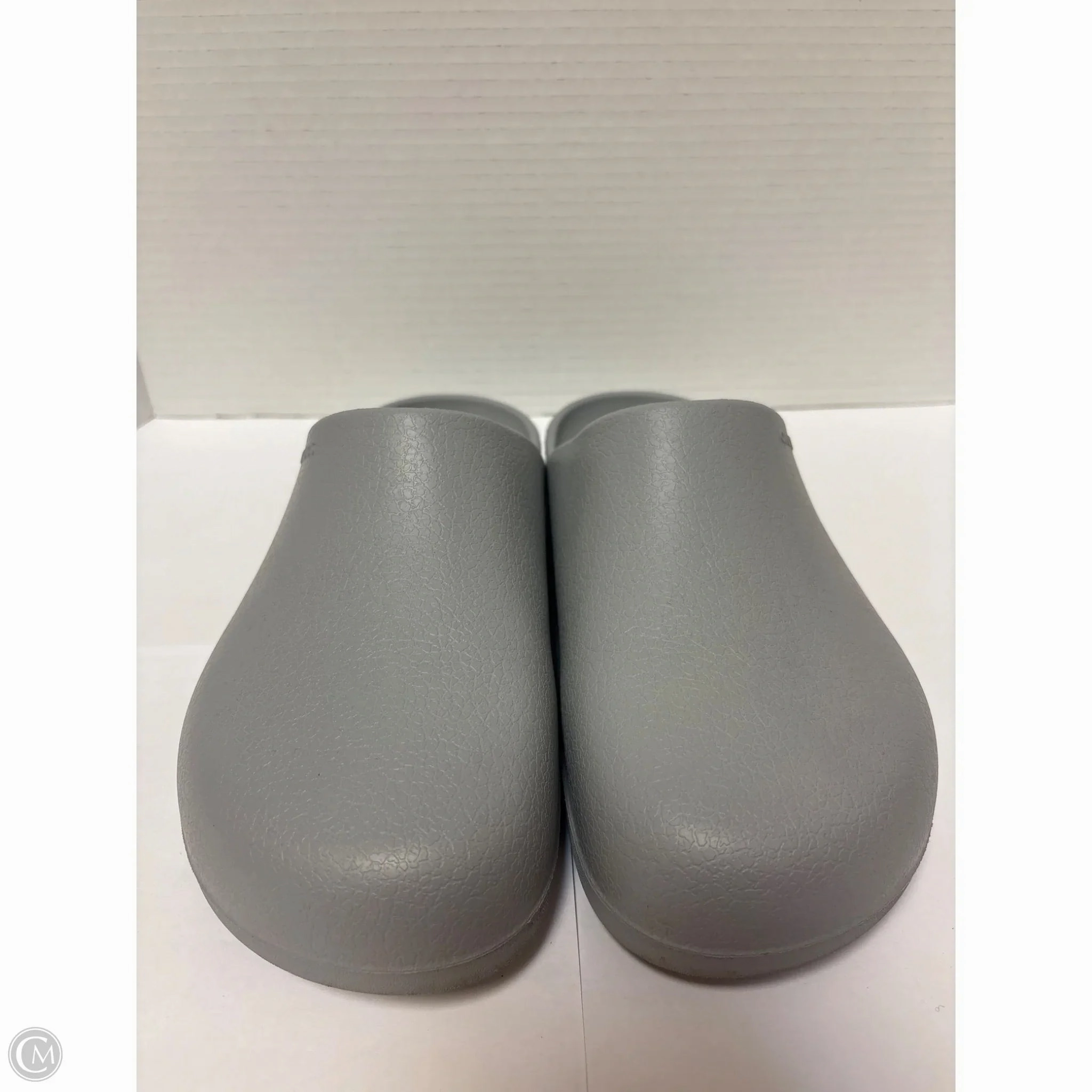 Shoes Flats By Crocs In Grey, Size: 9 Crocs clogs with lightweight comfort
