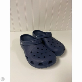 Shoes Flats By Crocs In Navy, Size: 9 Crocs clogs with lightweight comfort