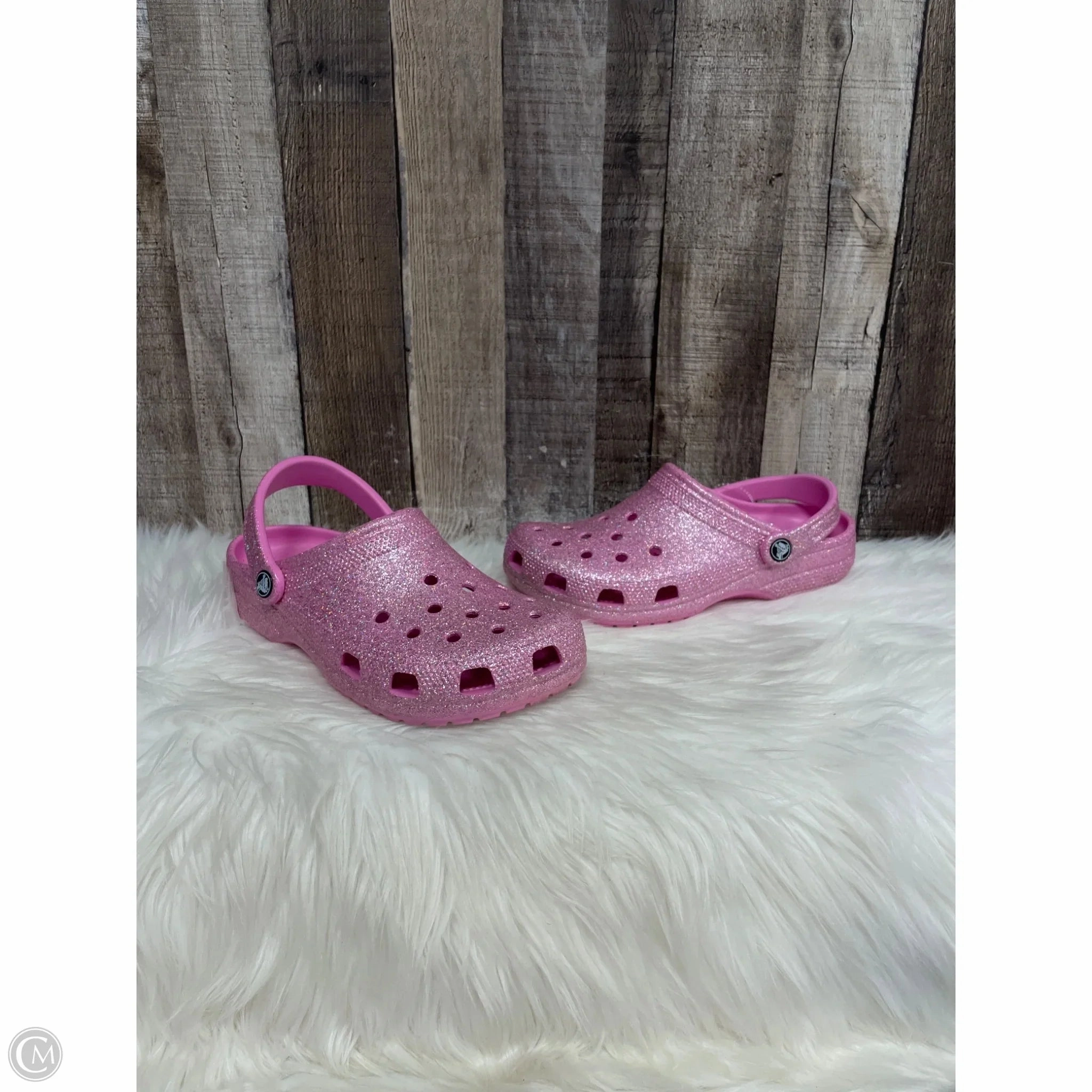 Shoes Flats By Crocs In Pink, Size: 8 Crocs clogs with lightweight comfort