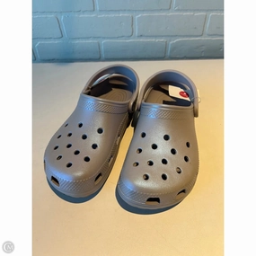 Shoes Flats By Crocs In Purple, Size: 8 Crocs clogs with lightweight comfort