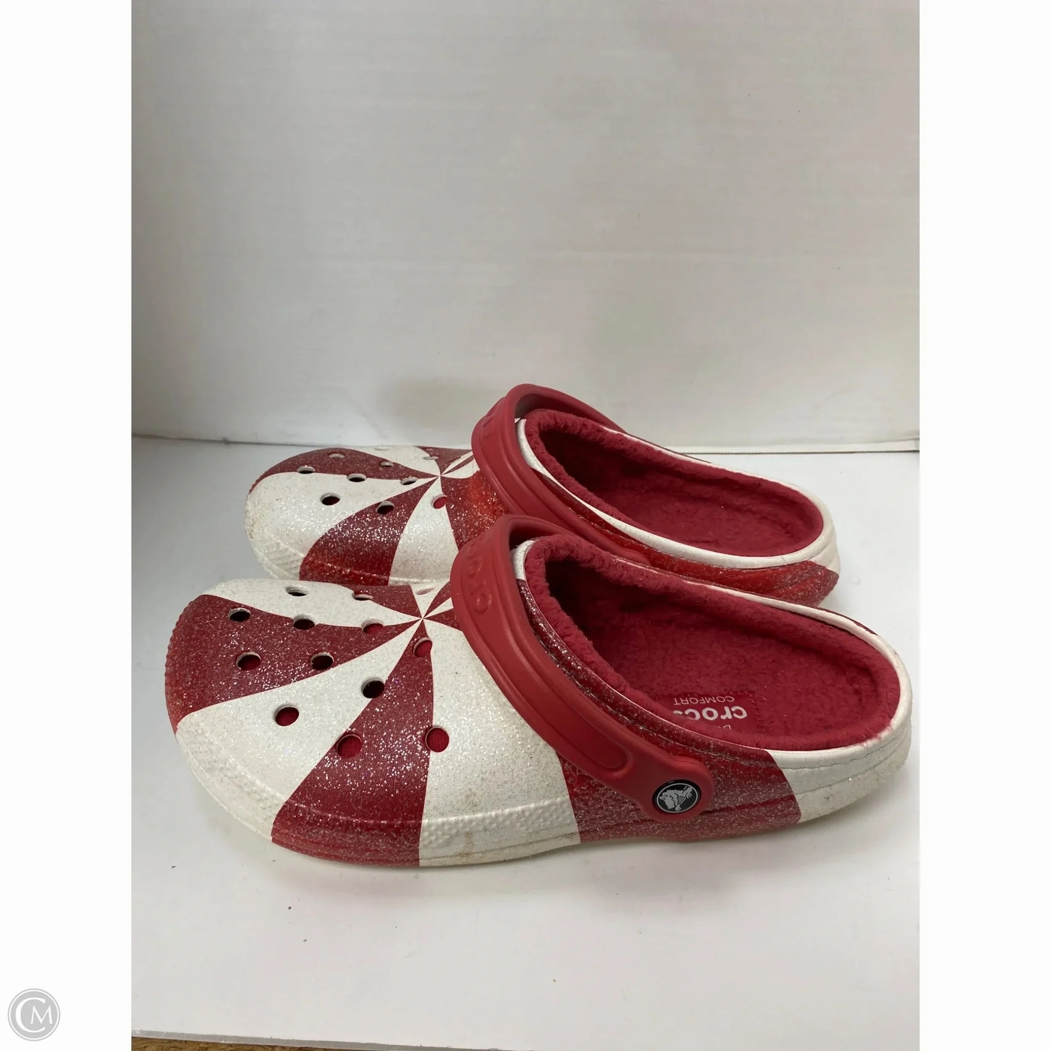 Shoes Flats By Crocs In Red & White, Size: 11 Lightweight Clogs