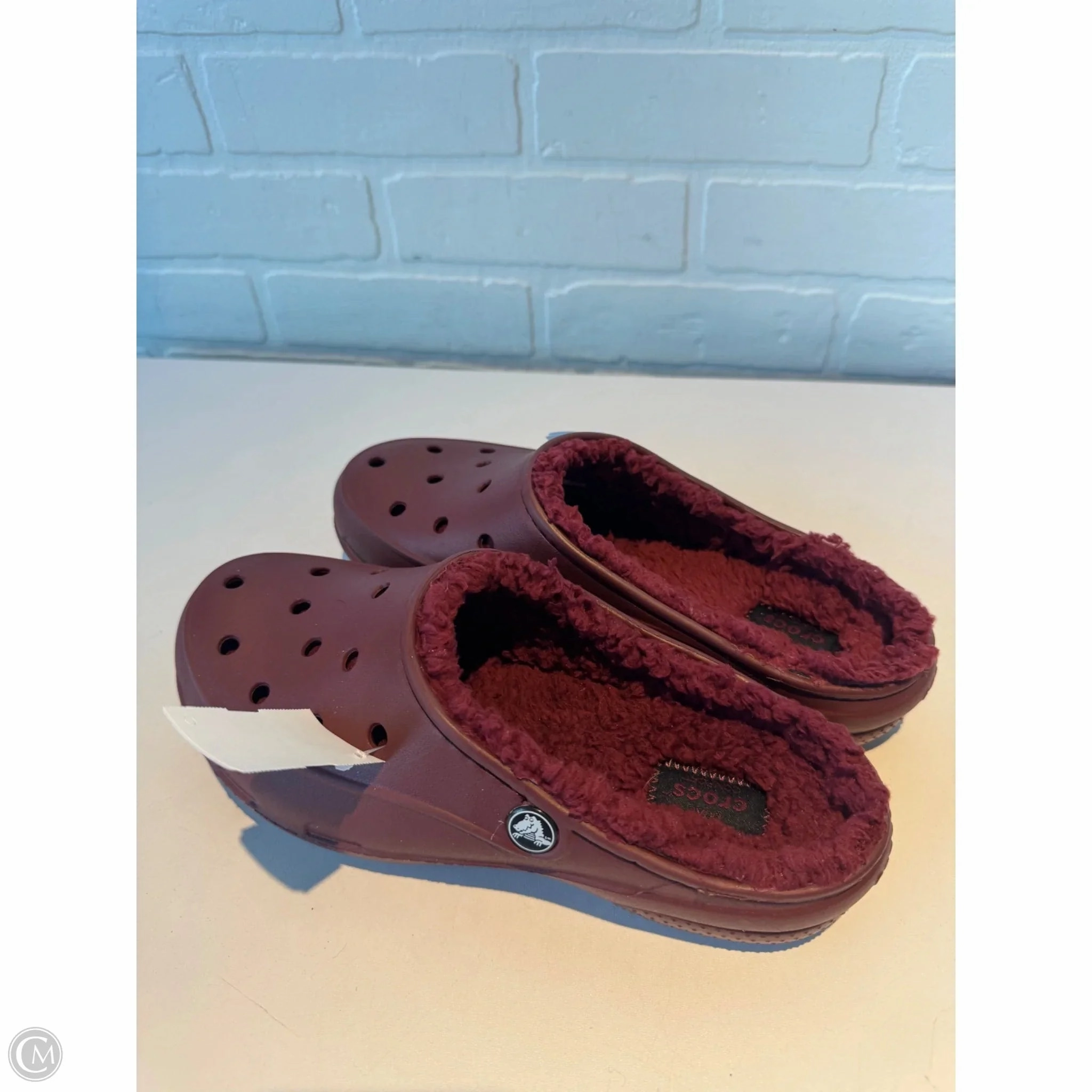 Shoes Flats By Crocs In Red, Size: 7 Lightweight Clogs