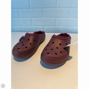 Shoes Flats By Crocs In Red, Size: 7 Crocs clogs with lightweight comfort