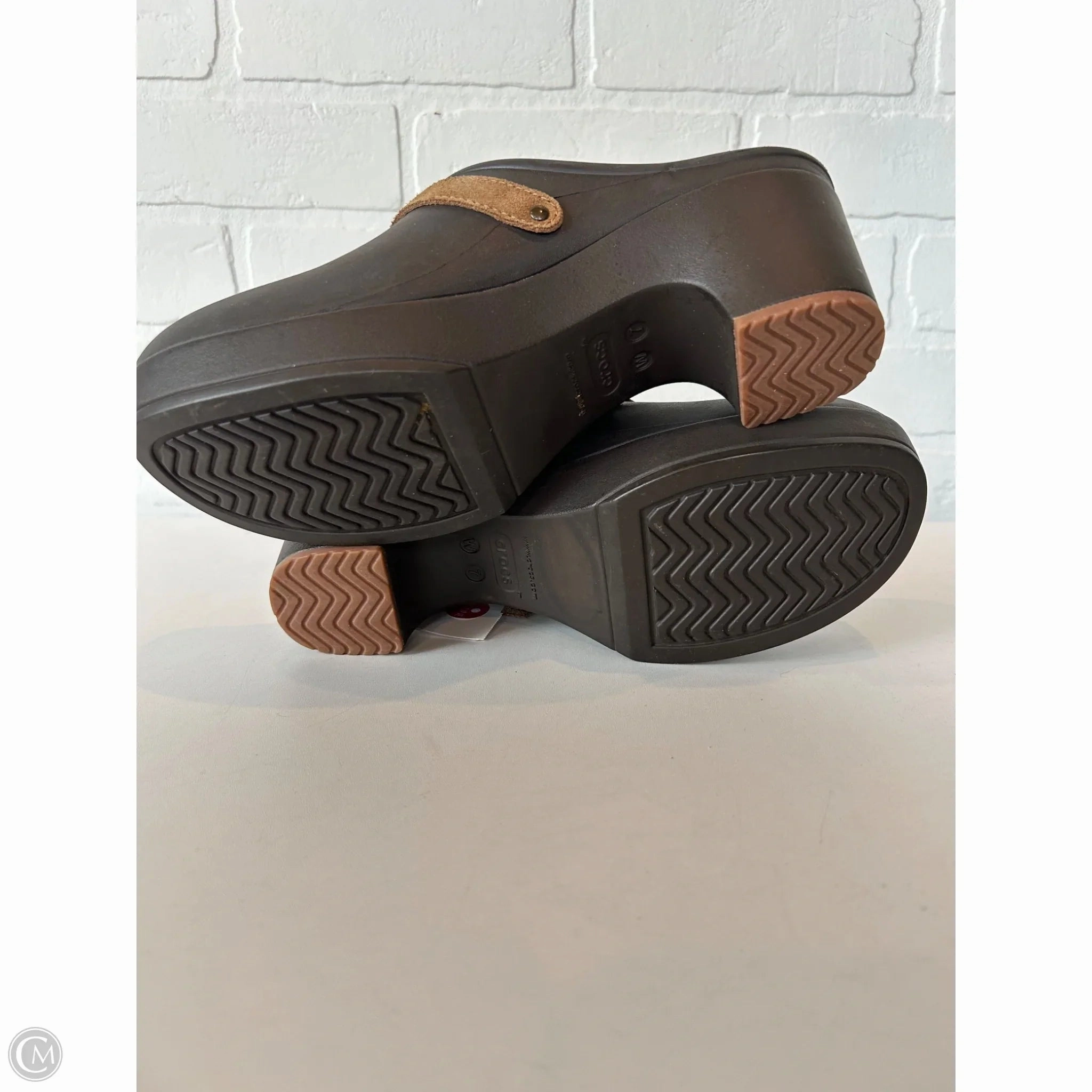 Shoes Heels Block By Crocs In Brown, Size: 7 Lightweight Clogs