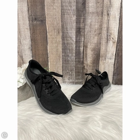 Shoes Sneakers By Crocs In Black, Size: 8 Crocs clogs with lightweight comfort