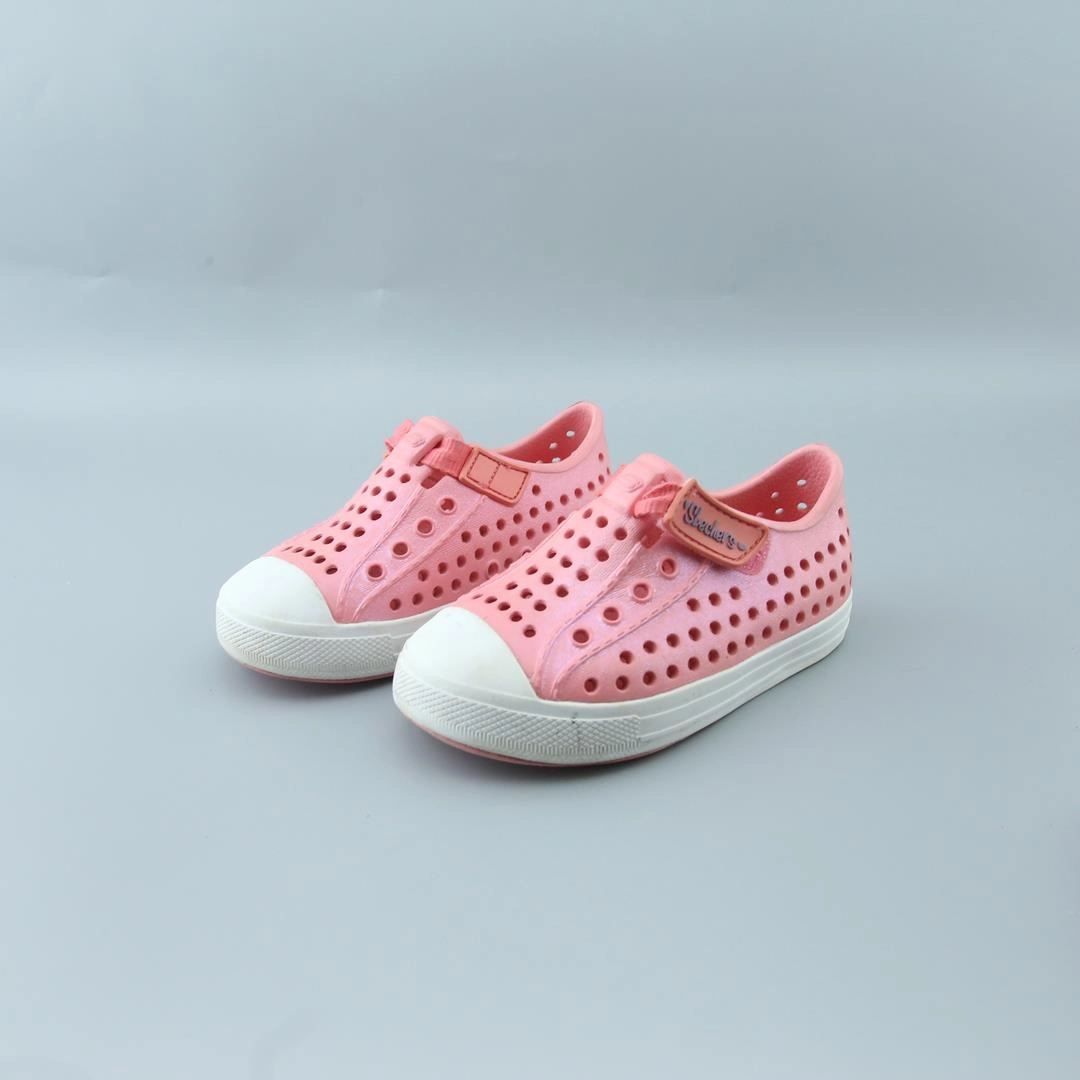 SKECHERS . Skechers comfortable casual shoes