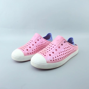 SKECHERS . Skechers comfortable casual shoes