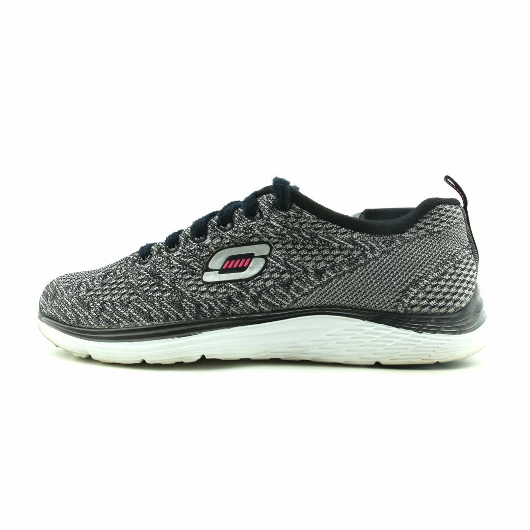 SKECHERS AIR COOLED MEMORY FOAM RELAXED FIT Skechers versatile everyday shoes