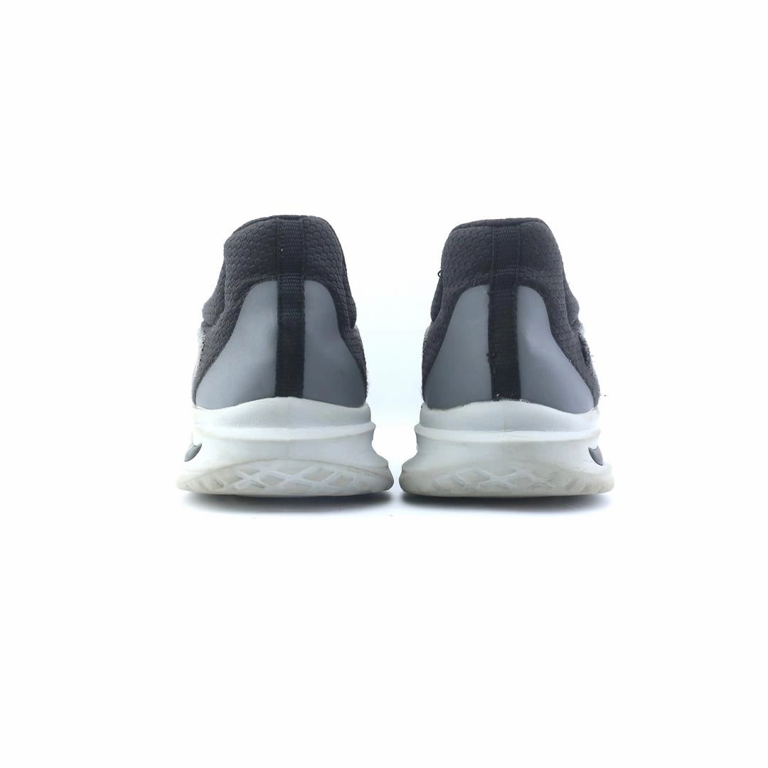 SKECHERS ARCH FIT ORVAN - TRAYVER Skechers everyday footwear shots