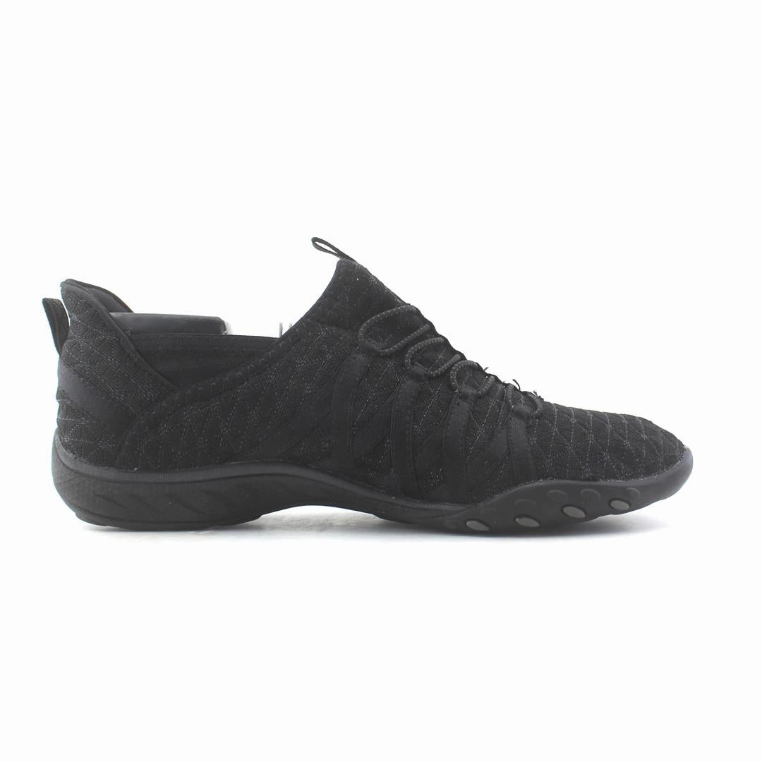 SKECHERS  BREATHE EASY-ROLL Skechers shoe design snapshots