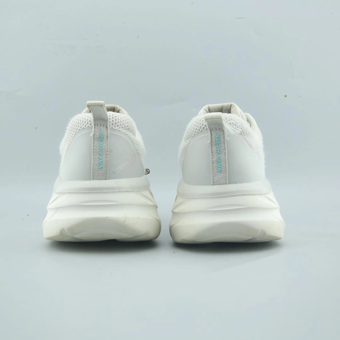 SKECHERS D'LUX ULTRA Skechers everyday footwear shots