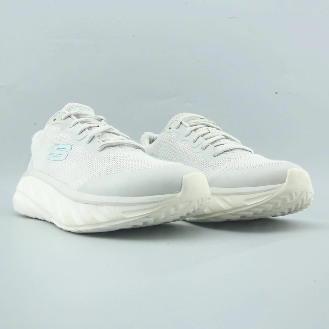 SKECHERS D'LUX ULTRA Skechers everyday footwear shots