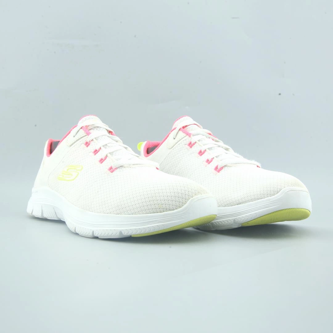SKECHERS FLEX APPEAL 4.0 - ELEGANT WAYS Skechers everyday footwear shots