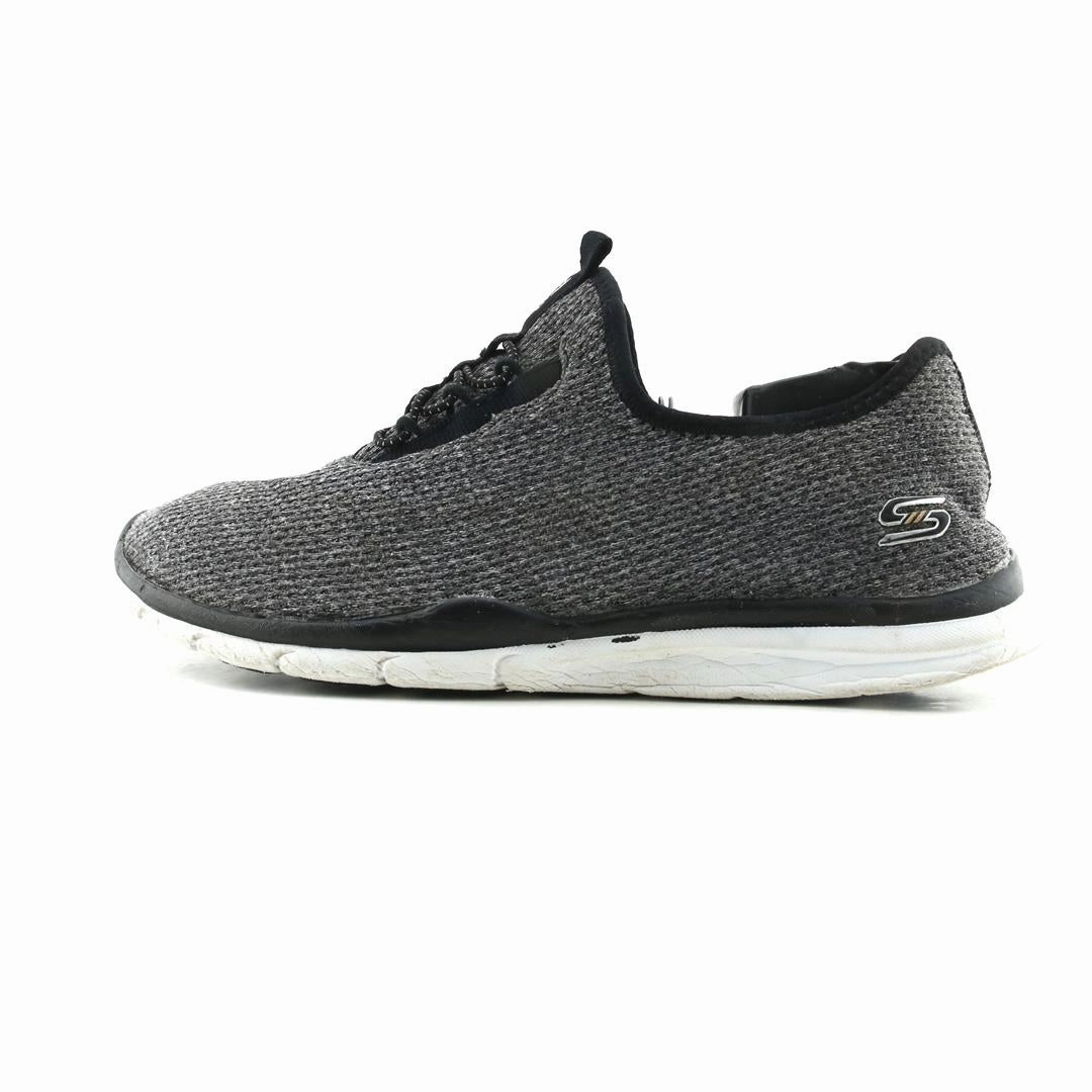 SKECHERS  GRATIS CLOUD Skechers versatile everyday shoes
