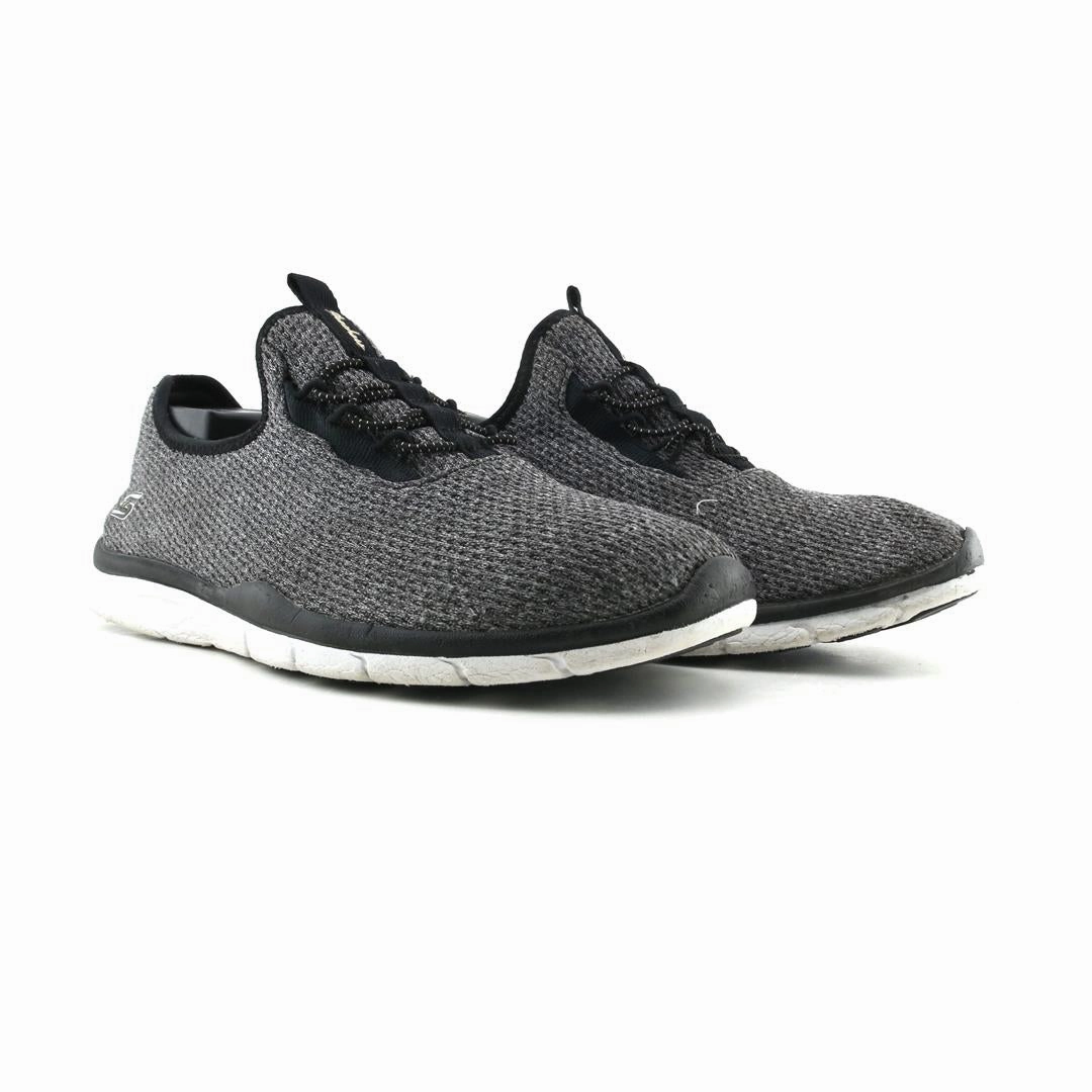SKECHERS  GRATIS CLOUD Skechers shoe design snapshots
