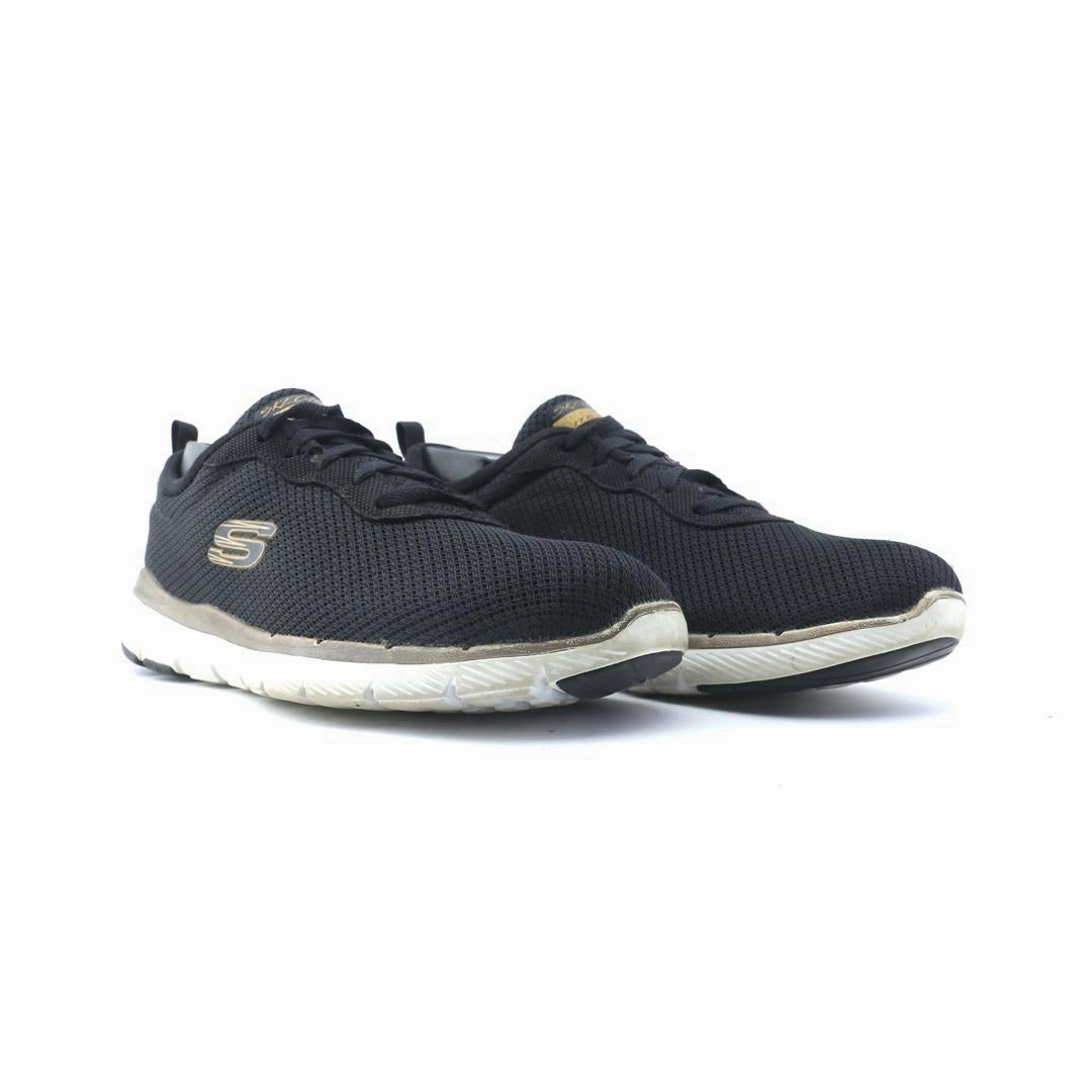 SKECHERS LIGHT WEIGHT Skechers everyday footwear shots