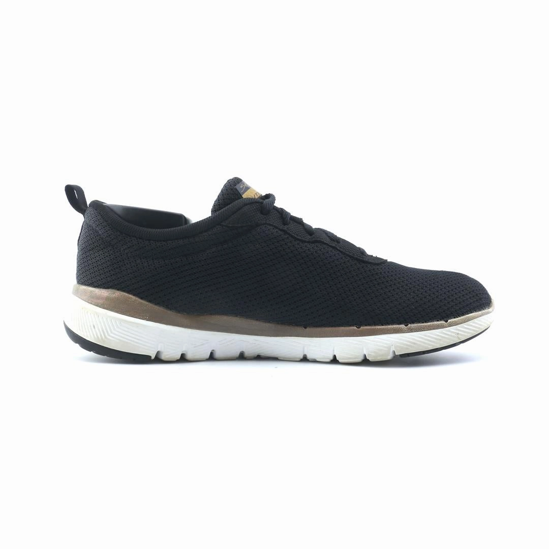 SKECHERS LIGHT WEIGHT Skechers everyday footwear shots