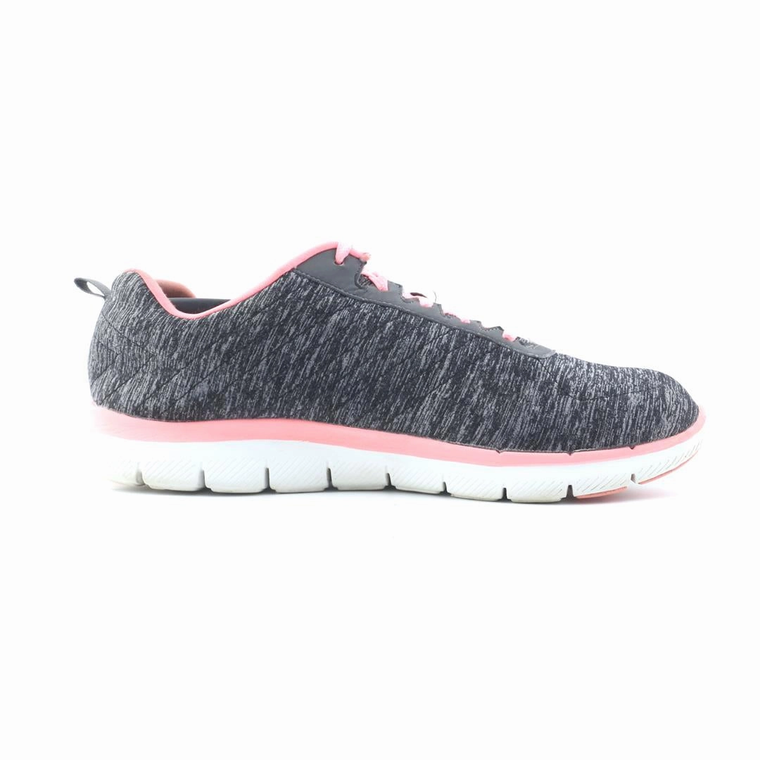 SKECHERS LITE-WEIGHT Skechers everyday footwear shots