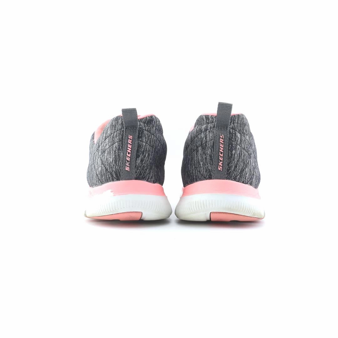 SKECHERS LITE-WEIGHT Skechers everyday footwear shots