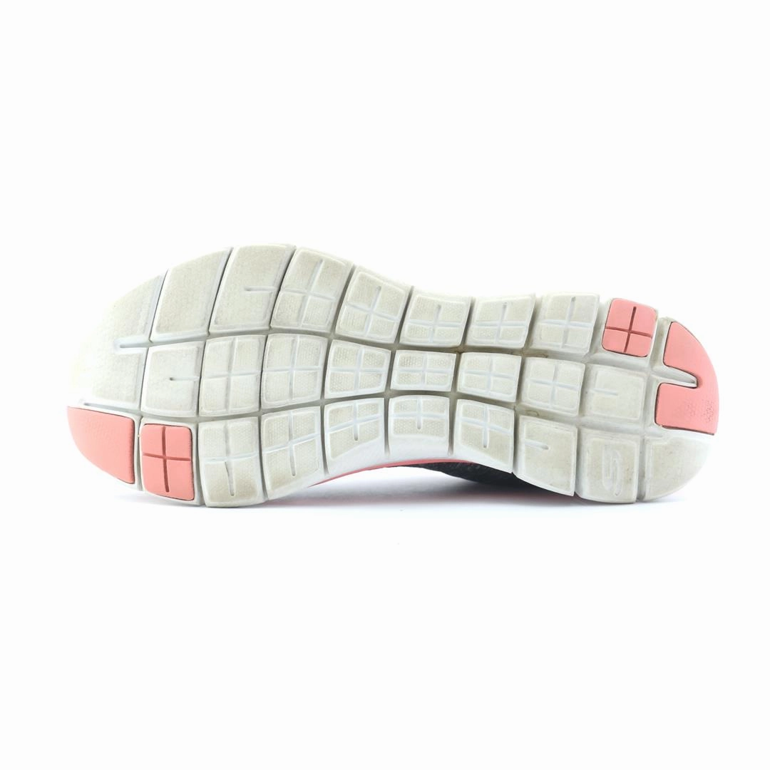 SKECHERS LITE-WEIGHT Skechers everyday footwear shots