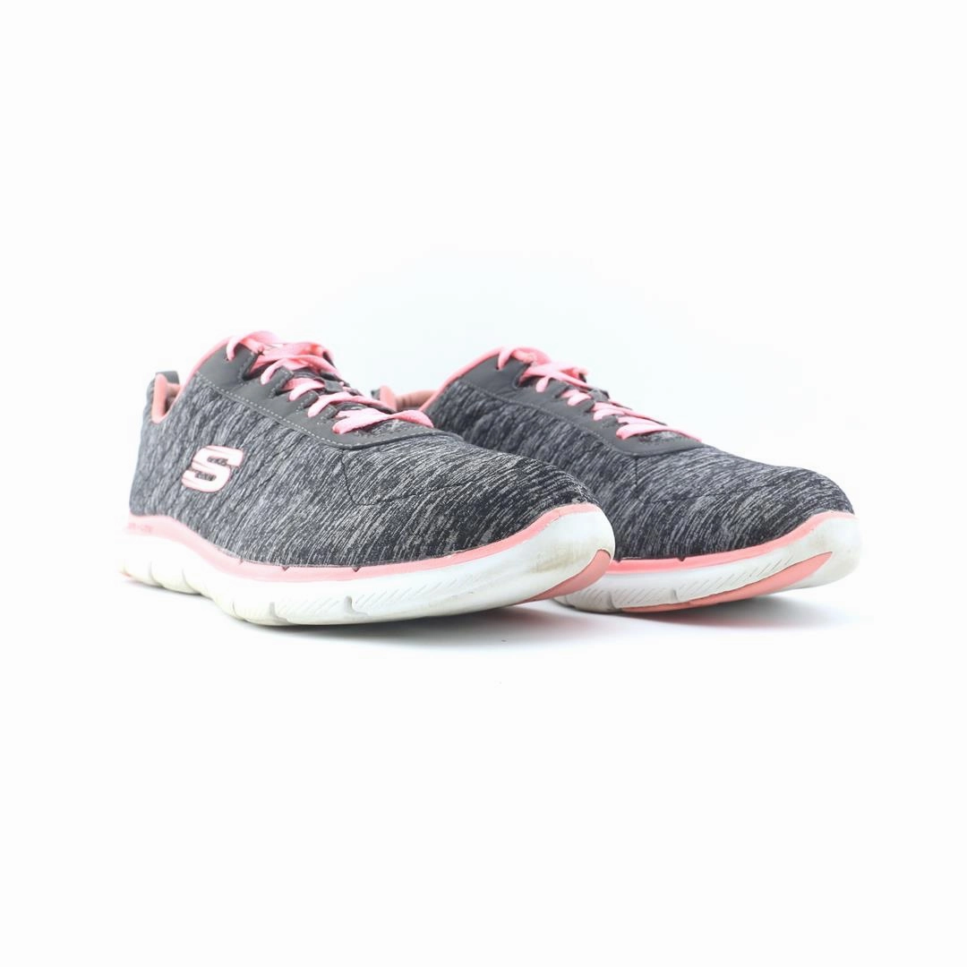 SKECHERS LITE-WEIGHT Skechers everyday footwear shots