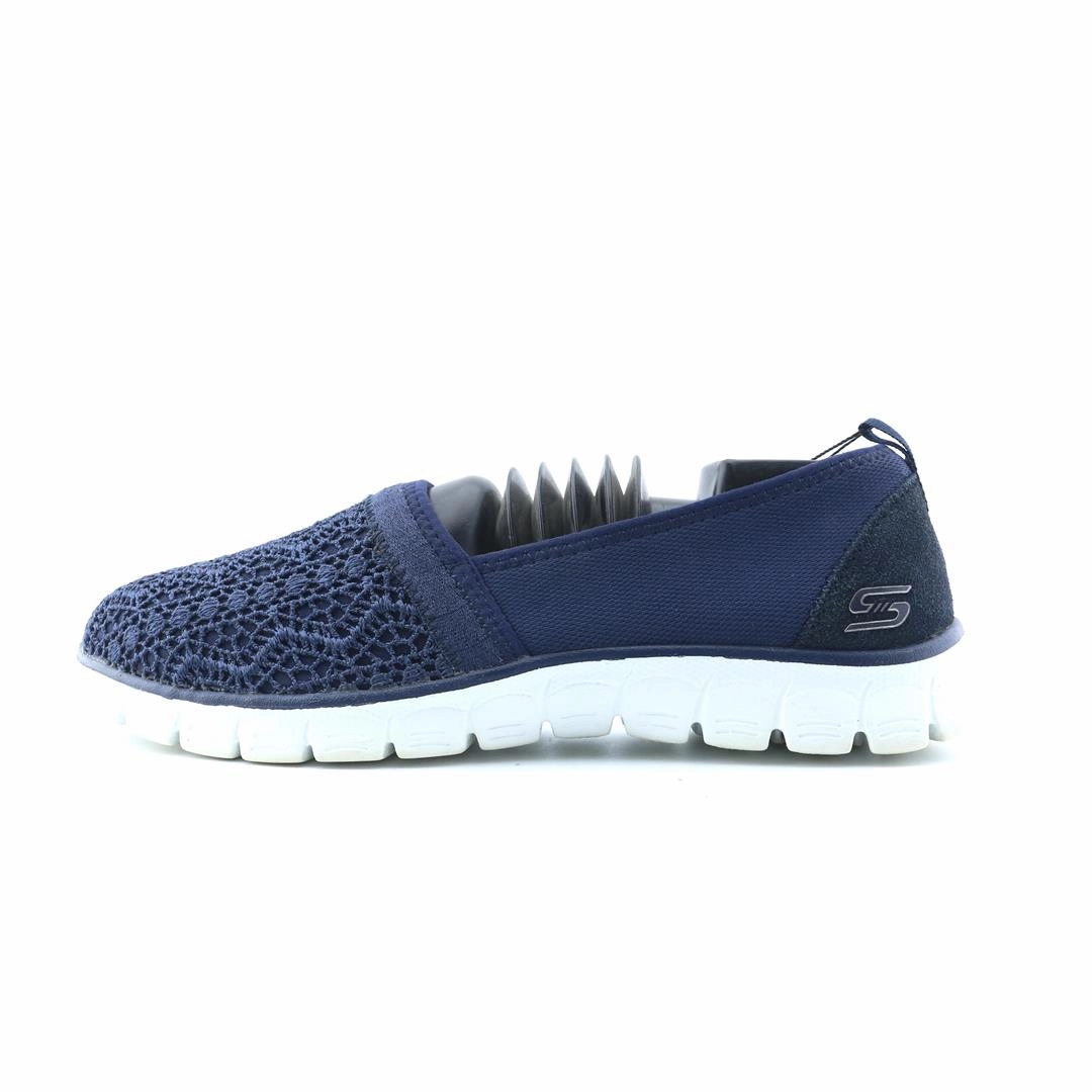 SKECHERS MEMORY FOAM Skechers comfortable casual shoes