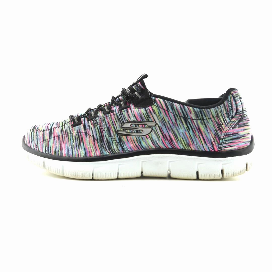SKECHERS MEMORY FOAM Skechers versatile everyday shoes