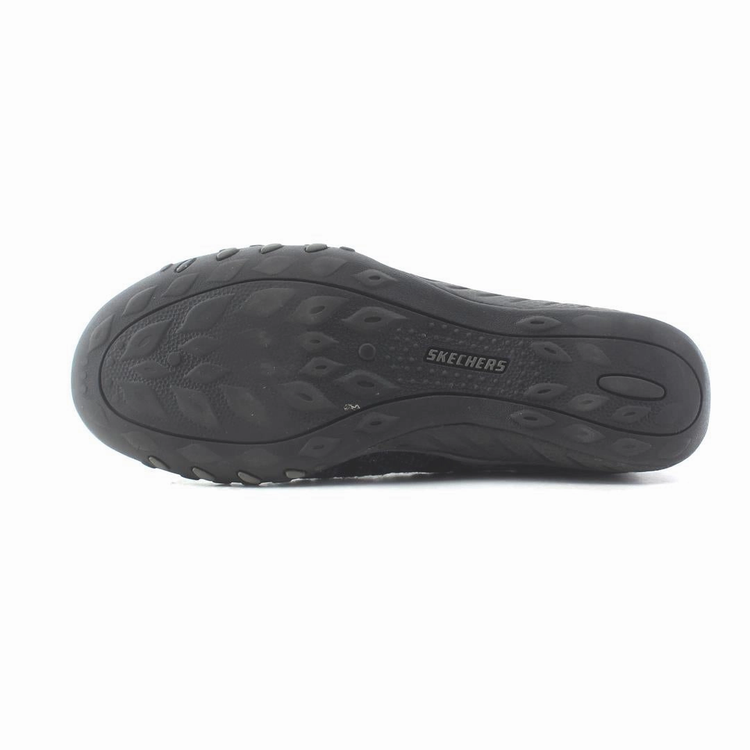 SKECHERS RELAXED FIT: BREATHE EASY - FORTUNE-KNIT WIDE FIT Skechers shoe design snapshots